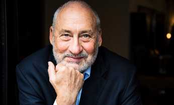 Joseph Stiglitz, fotograferet af Alexandre Isard (Paris Match)